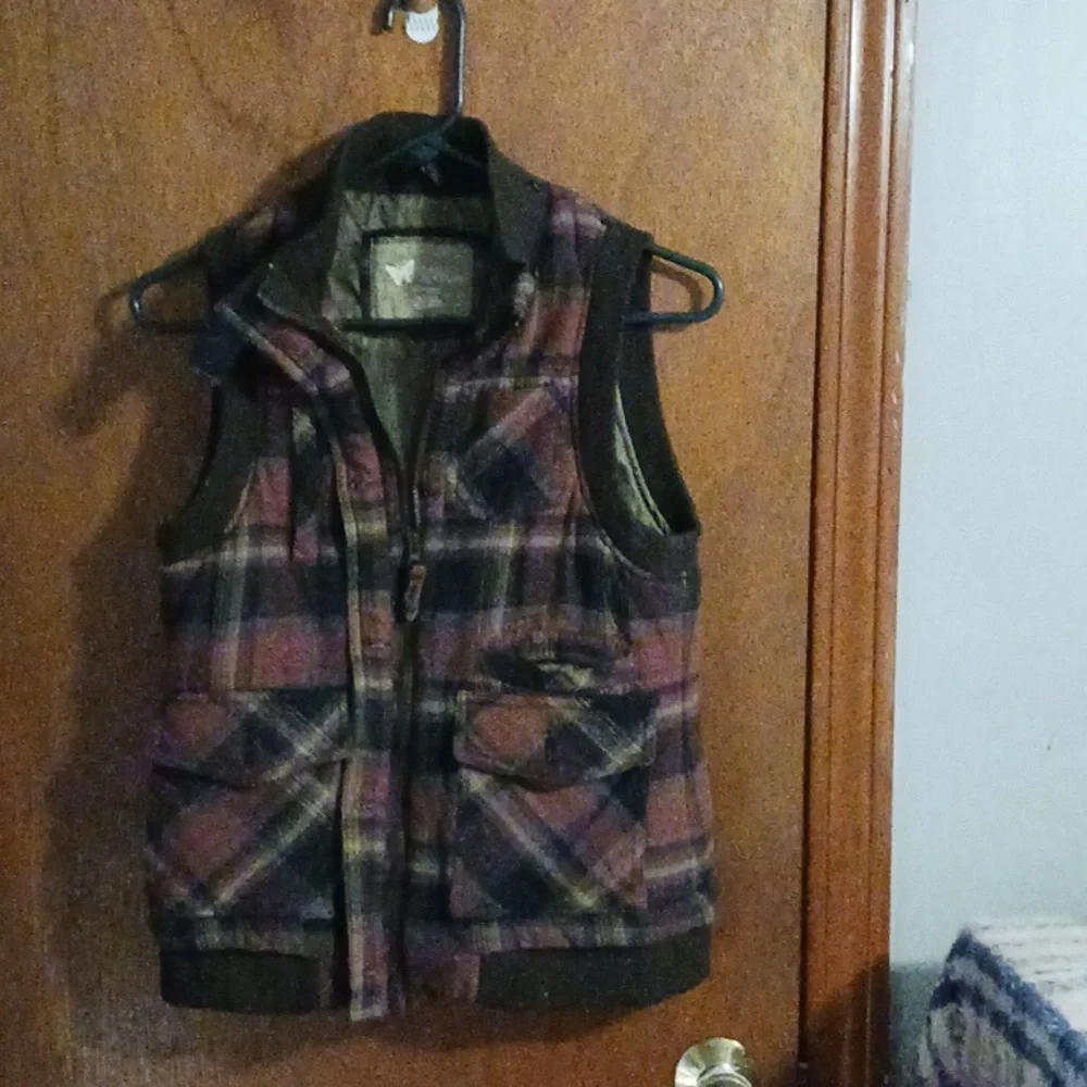 Vest - Picture 4 of 4